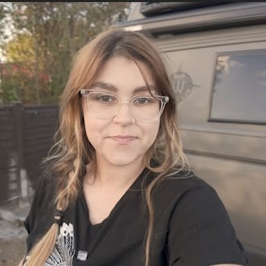 Bex Rae Hart — van life content creator